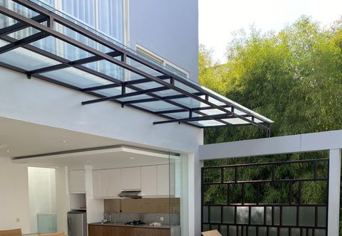 Swimming Pool Holistic Villa by Holistic group
