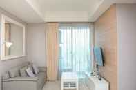 Ruang untuk Umum Cozy Stay and Homey 2BR at Casa Grande Apartment By Travelio