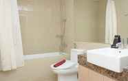 In-room Bathroom 4 Cozy Stay and Homey 2BR at Casa Grande Apartment By Travelio