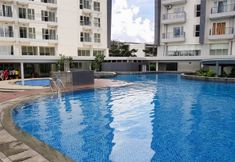 Swimming Pool 4 Comfy Studio with Great City View at Casa De Parco Apartment By Travelio