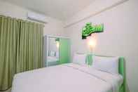 Kamar Tidur Minimalist and Comfortable Studio at Bogorienze Apartment By Travelio