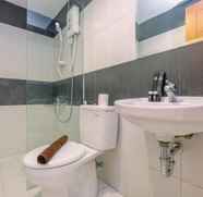 In-room Bathroom 5 Nice and Fancy 2BR at Cinere Bellevue Apartment By Travelio