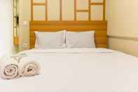 Bilik Tidur Scenic and Chic 2BR at Meikarta Apartment By Travelio