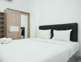 Bilik Tidur 2 Cozy and Minimalist 2BR Apartment at The Nest near Puri By Travelio