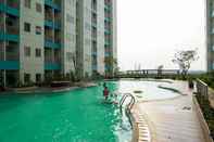 Swimming Pool Cozy and Minimalist 2BR Apartment at The Nest near Puri By Travelio