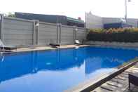 Swimming Pool Studio Near Kelapa Gading at Tifolia Apartment By Travelio