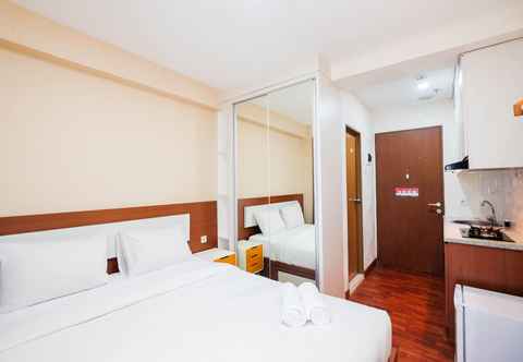 ห้องนอน Simply and Cozy Studio Tifolia Apartment near Kelapa Gading By Travelio