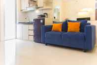 Ruang Umum Comfy and Nice 2BR Bassura City Apartment near Mall By Travelio