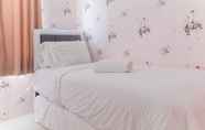 Kamar Tidur 2 Comfy and Nice 2BR Bassura City Apartment near Mall By Travelio