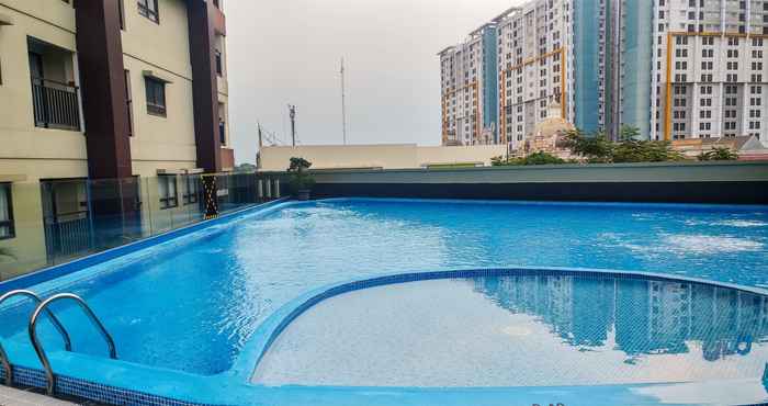 Hồ bơi Relaxing Studio Apartment at Atria Residences near Summarecon Mall Serpong By Travelio