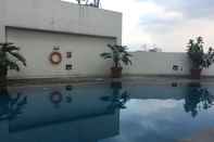 Swimming Pool Comfy and Gorgeous 2BR at Braga City Walk Apartment By Travelio