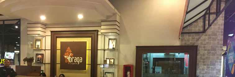 Lobby Comfy and Gorgeous 2BR at Braga City Walk Apartment By Travelio