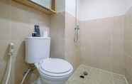 Toilet Kamar 6 Brand New Fabulous 2BR at Podomoro Golf View Apartment By Travelio