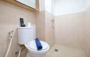 In-room Bathroom 6 Cozy and Modern 2BR Podomoro Golf View Apartment By Travelio