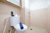 In-room Bathroom Cozy and Modern 2BR Podomoro Golf View Apartment By Travelio