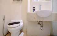 Toilet Kamar 7 Modern 2BR at Cervino Village Apartment By Travelio