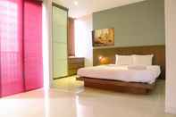 Kamar Tidur Modern 2BR at Cervino Village Apartment By Travelio