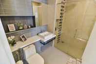In-room Bathroom Greystone Robertson Residence 
