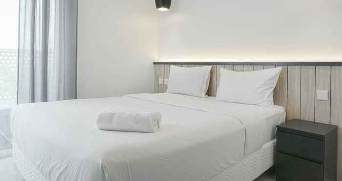 ห้องนอน Luxurious and Comfy 2BR at West Vista Apartment By Travelio