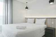 ห้องนอน Luxurious and Comfy 2BR at West Vista Apartment By Travelio