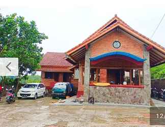 Luar Bangunan 2 Sejuk Homestay Curug Nangka