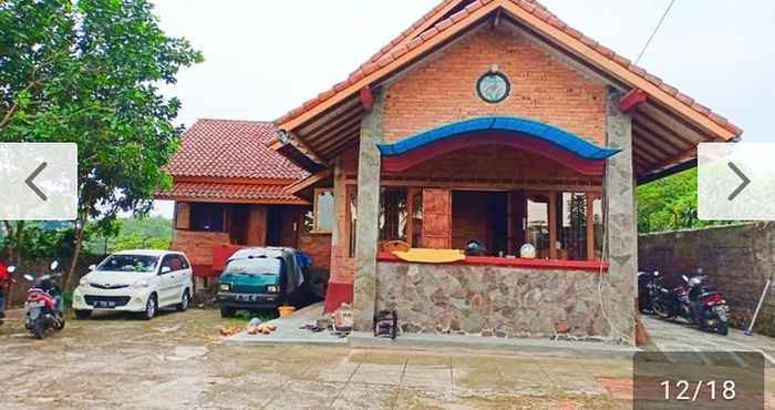 Bên ngoài Sejuk Homestay Curug Nangka