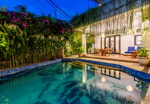 Swimming Pool Anedda Mutiara Villa