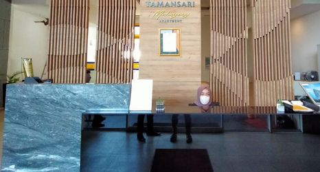 Lobby 2 Tamansari Mahogany Apartemen By 7RM