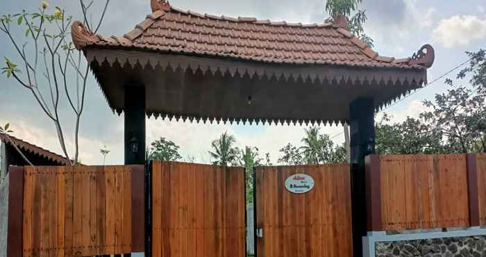 Bangunan Adine Guest House