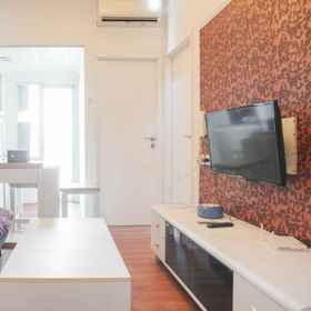 Cozy Living 2BR Apartment at Seasons City near Mall By Travelio 3, Hotel Tambora