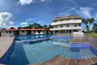 Swimming Pool Shoreland Beach Resort by Cocotel