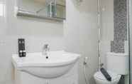 In-room Bathroom 6 Best Location 2BR Apartment at The Wave Kuningan By Travelio