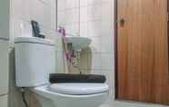 In-room Bathroom 5 Tidy and Comfy 2BR at Vida View Apartment By Travelio