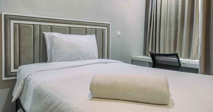 Kamar Tidur Tidy and Comfy 2BR at Vida View Apartment By Travelio