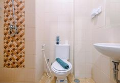 In-room Bathroom 6 Great Deal Studio near Campus at Dave Apartment By Travelio