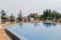 Swimming Pool Cozy Studio Apartment at Amazana Serpong By Travelio