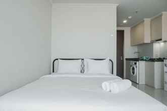 Kamar Tidur 4 Comfort and Minimalist Studio at Green Sedayu Apartment By Travelio