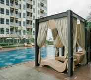 Kolam Renang 5 Comfort and Minimalist Studio at Green Sedayu Apartment By Travelio