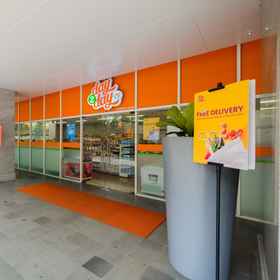 Studio Tối giản và Chiến lược tại Căn hộ Menteng Park By Travelio 1, Khách sạn Munik Restoran