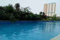 Kolam Renang Modern 2BR Apartment at Intermark BSD