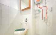 In-room Bathroom 4 Spacious Studio Room Apartment with Sofa Bed at Emerald Towers By Travelio