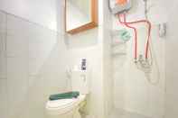 In-room Bathroom Spacious Studio Room Apartment with Sofa Bed at Emerald Towers By Travelio