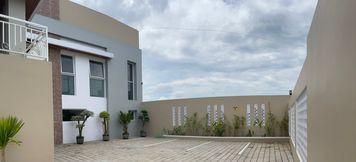 Exterior 2 Queensa Hotel