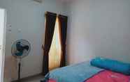 Kamar Tidur 3 Farah's Villa