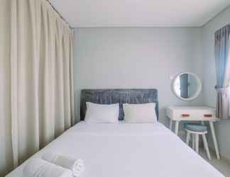 Kamar Tidur 2 Cozy Living 1BR at Atlanta Residences Apartment By Travelio