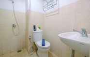 In-room Bathroom 5 Cozy and Warm Studio Park View Condominium Apartment By Travelio