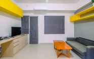 Ruang Umum 2 Cozy and Warm Studio Park View Condominium Apartment By Travelio