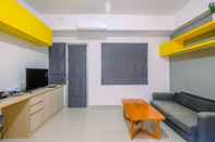 Ruang Umum Cozy and Warm Studio Park View Condominium Apartment By Travelio