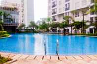 Kolam Renang Nice and Homey Studio Apartment at Scientia Residence By Travelio