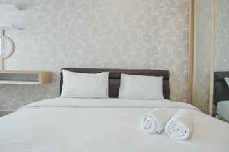 Kamar Tidur 4 Enjoy Living Studio at The Nest Puri Apartment By Travelio